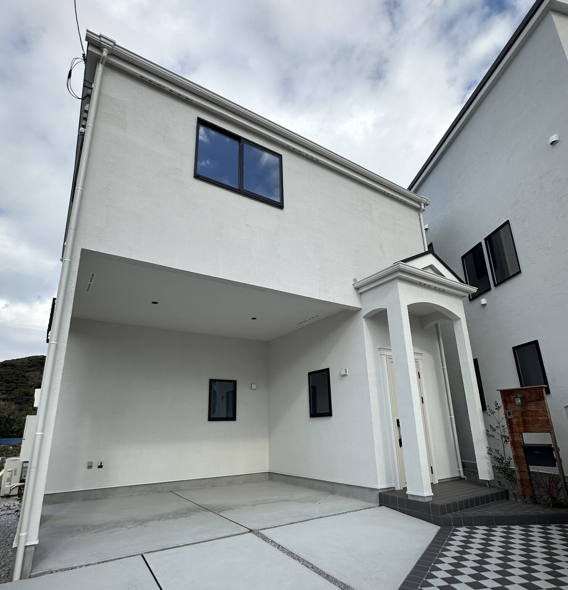 【売買】海と富士山を望む、プール付きの理想邸宅